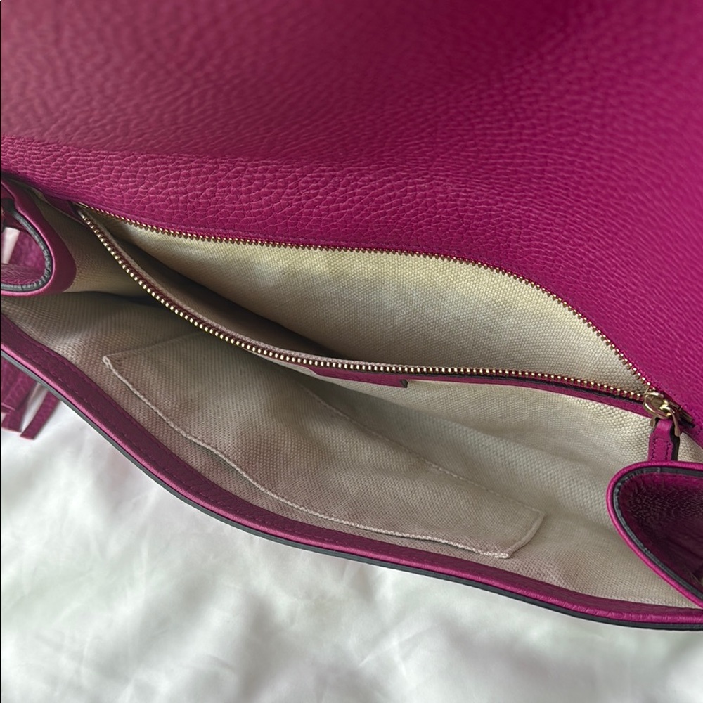 Gucci Pink Leather Clutch with Iconic GG Logo - Picture 7 of 14